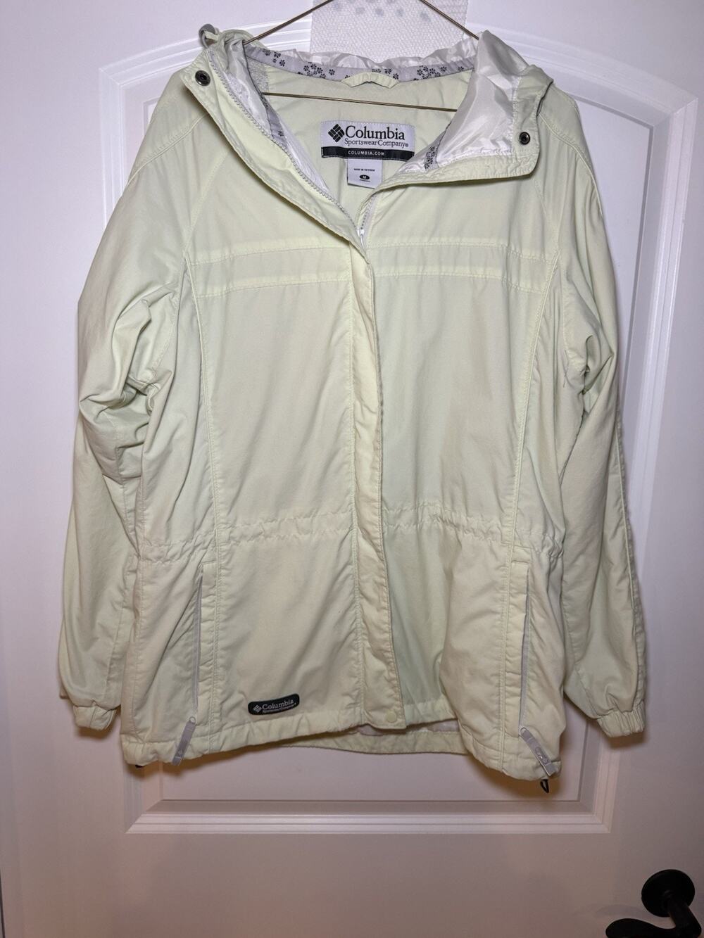 Columbia Women’s Medium Hooded Lightweight Windbreaker Jacket Pale Green